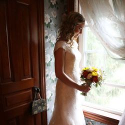 Bride holding Flowers | Filbert B&B, Danielsville, PA